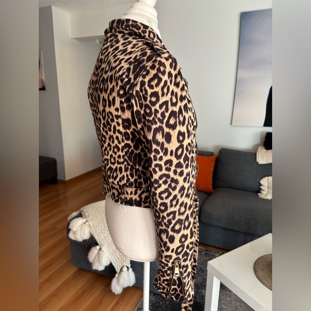 Chic Leopard Print Jacket - Picture 5 of 9